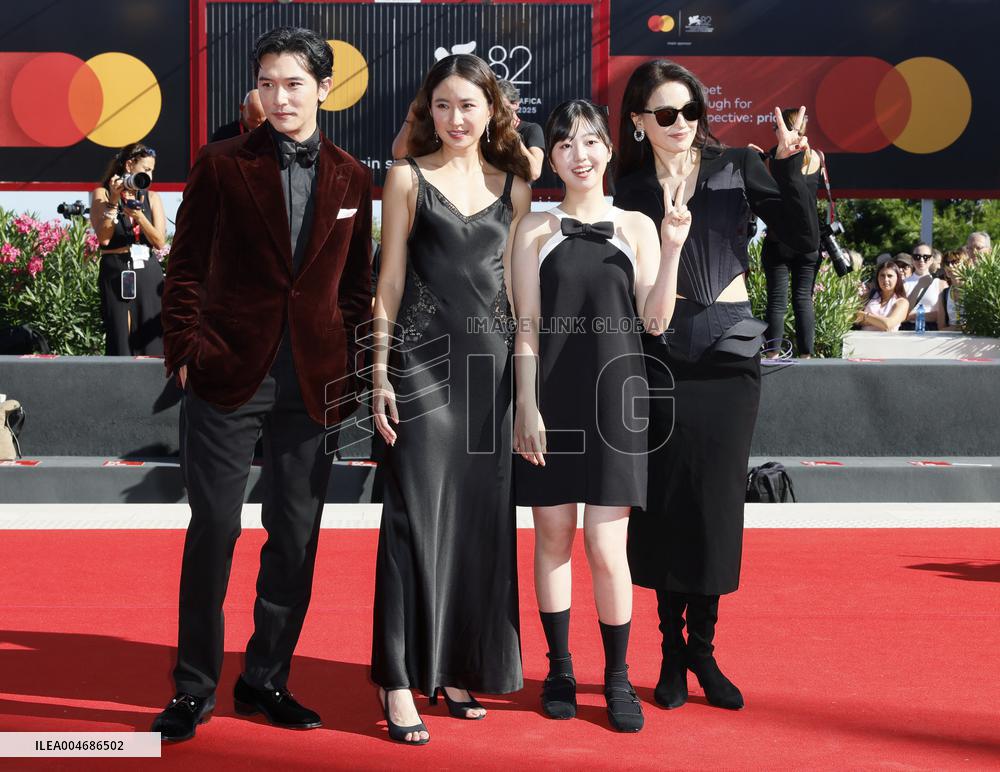 Venice - Red carpet film  "Nuhai" (Girl) MP