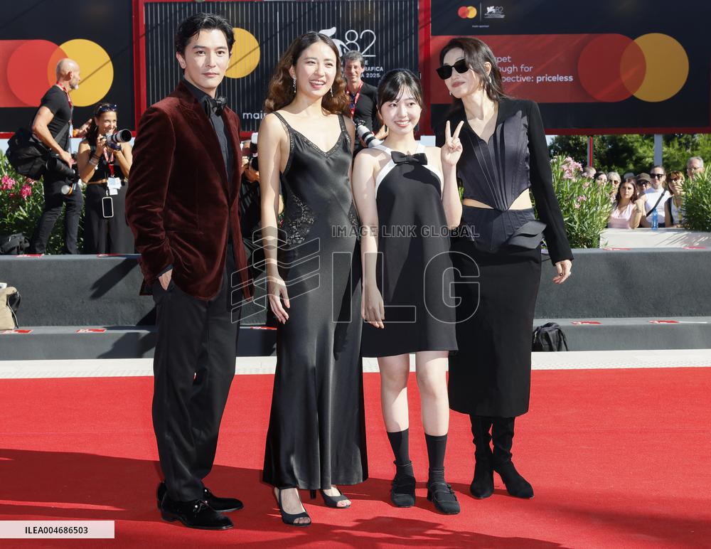 Venice - Red carpet film  "Nuhai" (Girl) MP