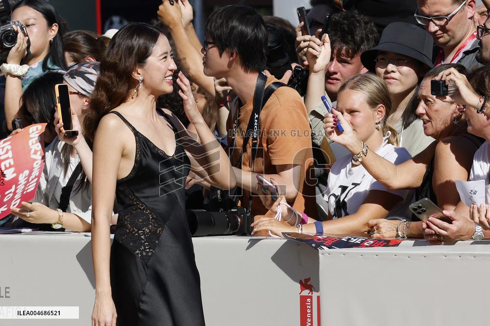 Venice - Red carpet film  "Nuhai" (Girl) MP