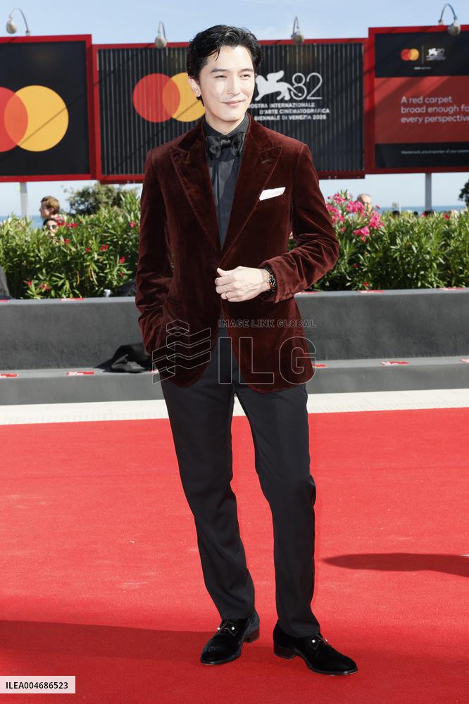 Venice - Red carpet film  "Nuhai" (Girl) MP