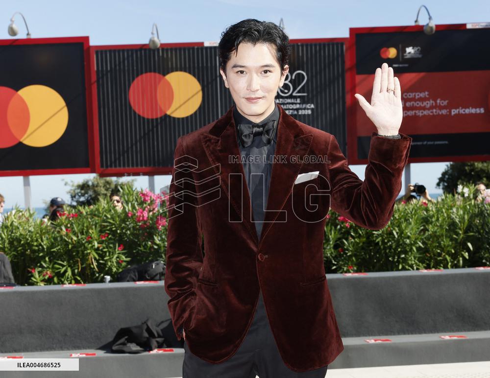 Venice - Red carpet film  "Nuhai" (Girl) MP