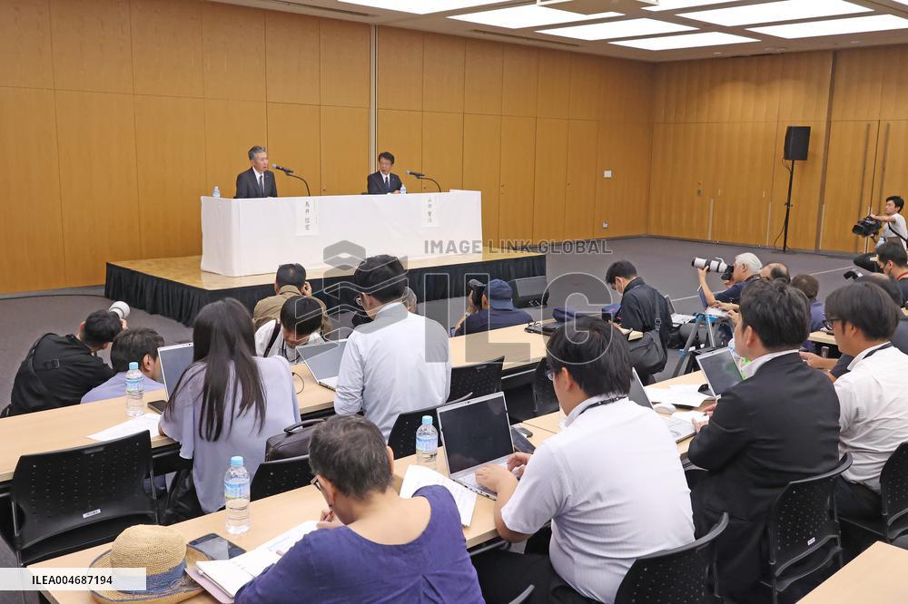 Suntory Holdings Chairman Takeshi Niinami Resigns, Holds Press Conference