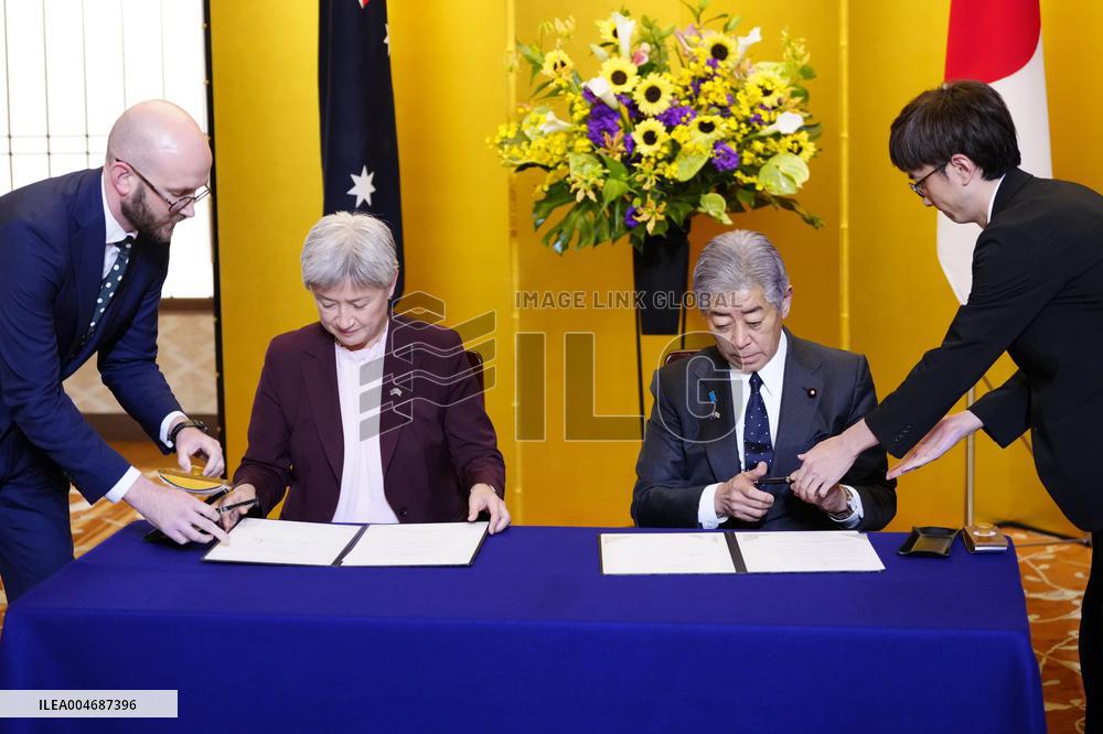 Australian foreign minister in Japan