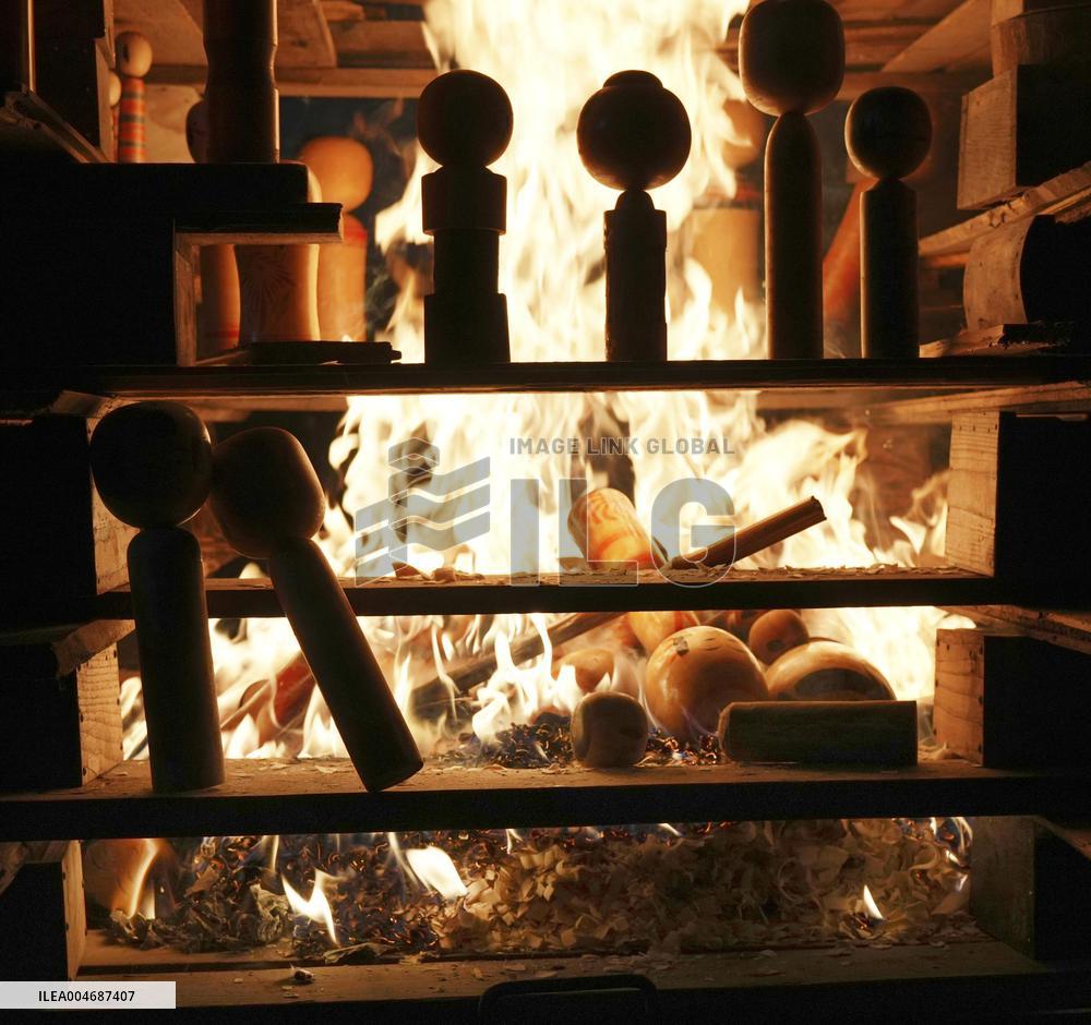 "Memorial service" for "kokeshi" dolls