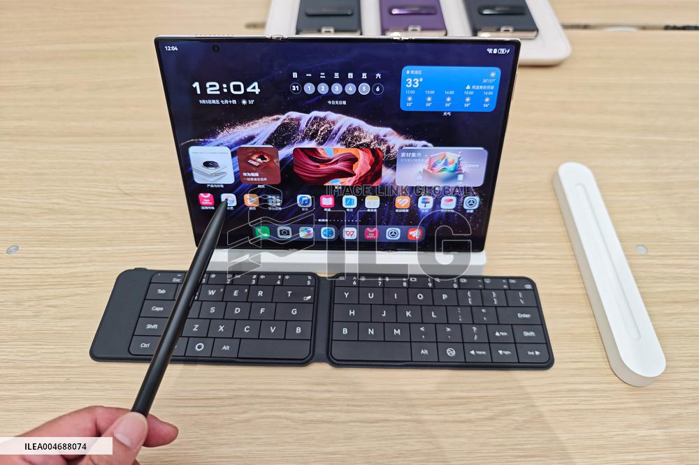 Huawei Mate XTs Smartphone