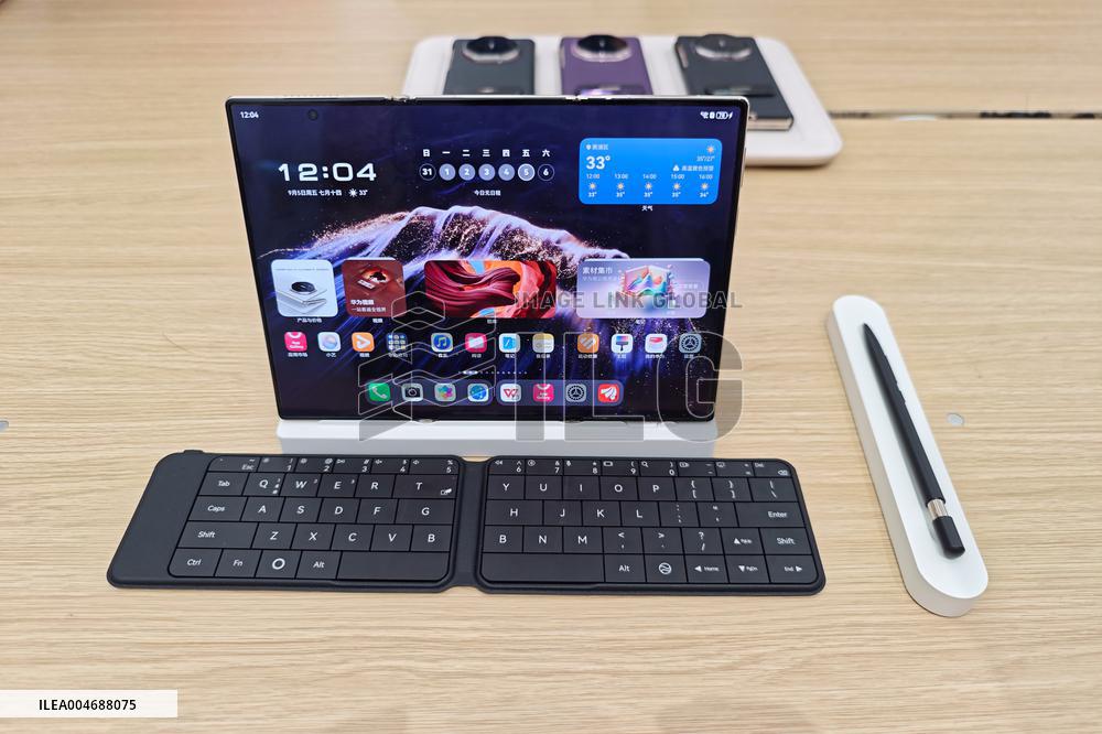 Huawei Mate XTs Smartphone