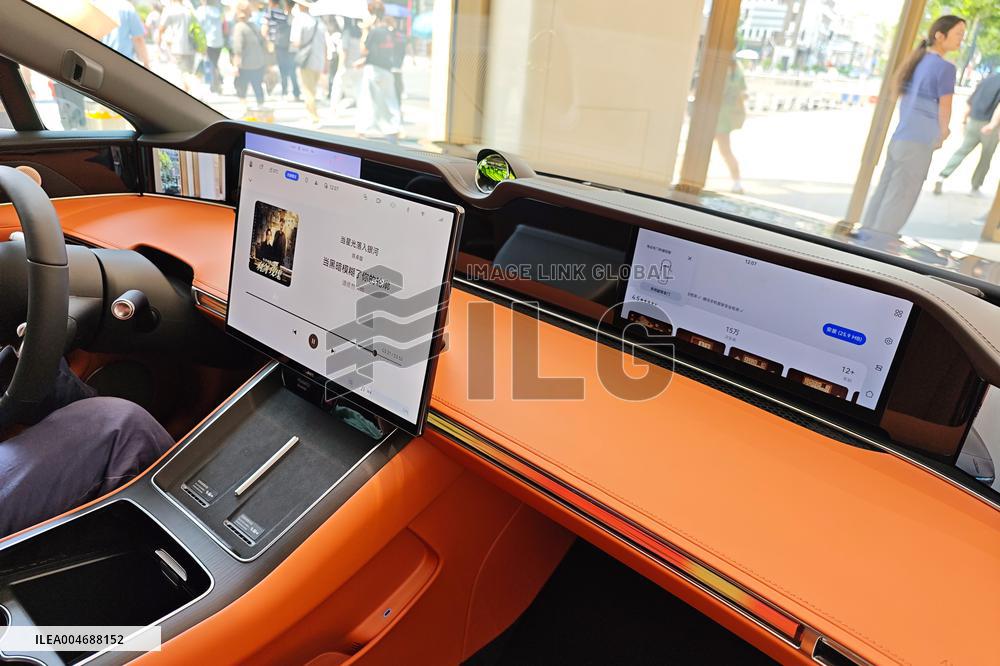 Huawei HIMA's First Station Wagon STELATO S9T