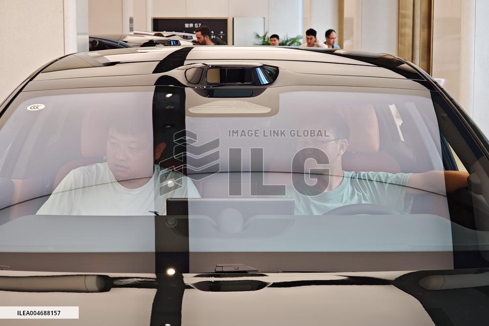 Huawei HIMA's First Station Wagon STELATO S9T