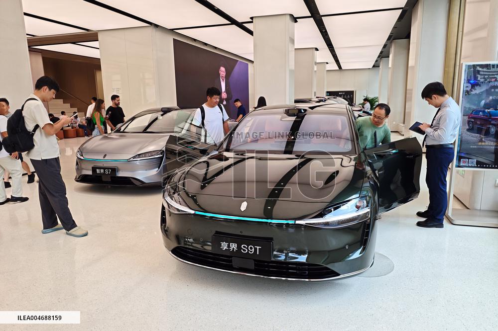 Huawei HIMA's First Station Wagon STELATO S9T