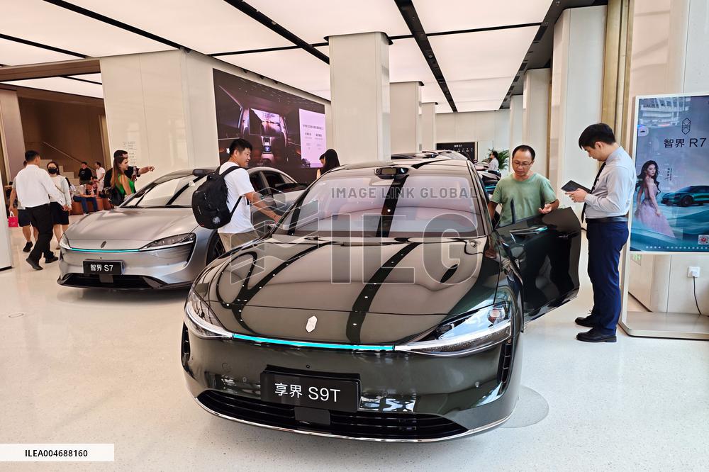 Huawei HIMA's First Station Wagon STELATO S9T