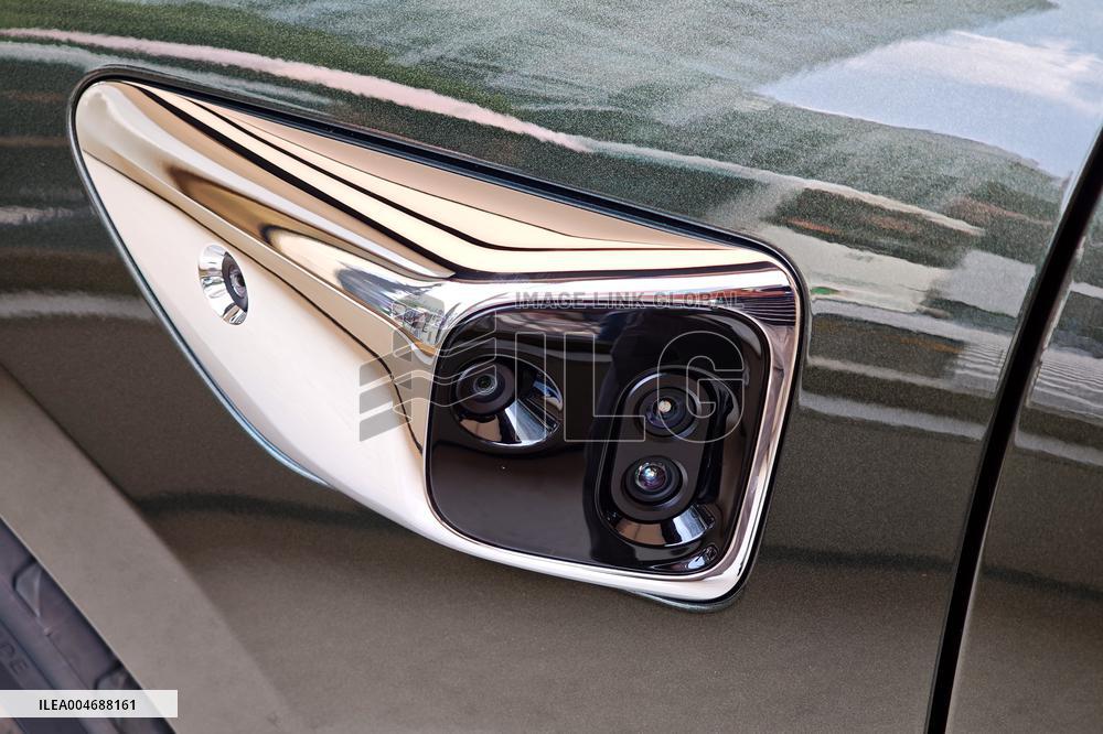 Huawei HIMA's First Station Wagon STELATO S9T