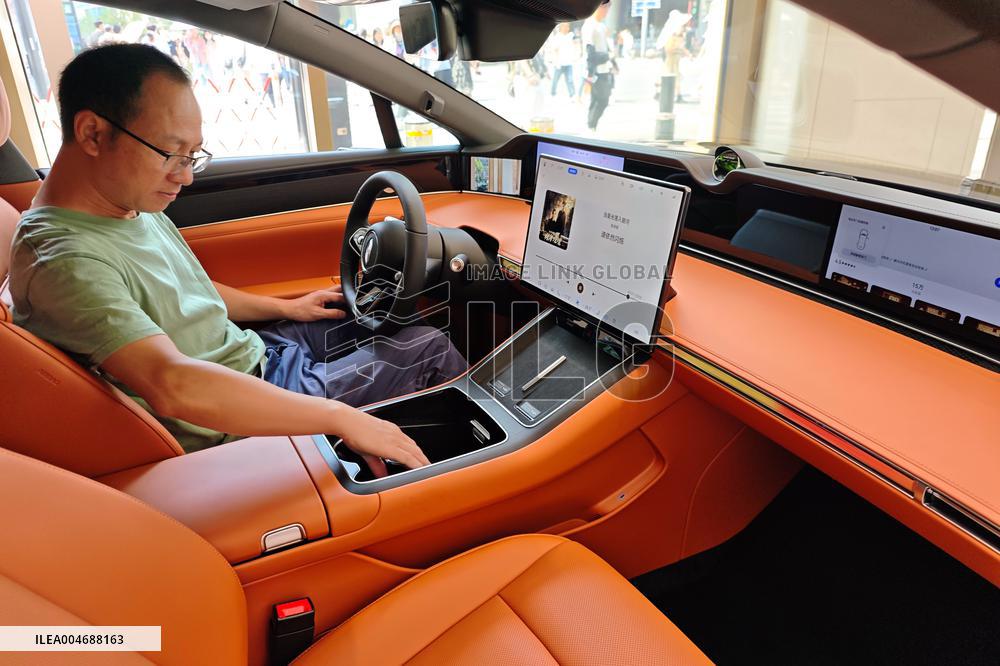 Huawei HIMA's First Station Wagon STELATO S9T