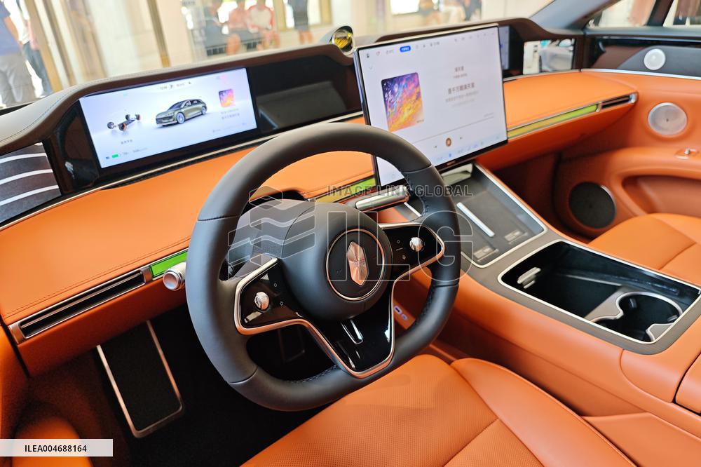 Huawei HIMA's First Station Wagon STELATO S9T