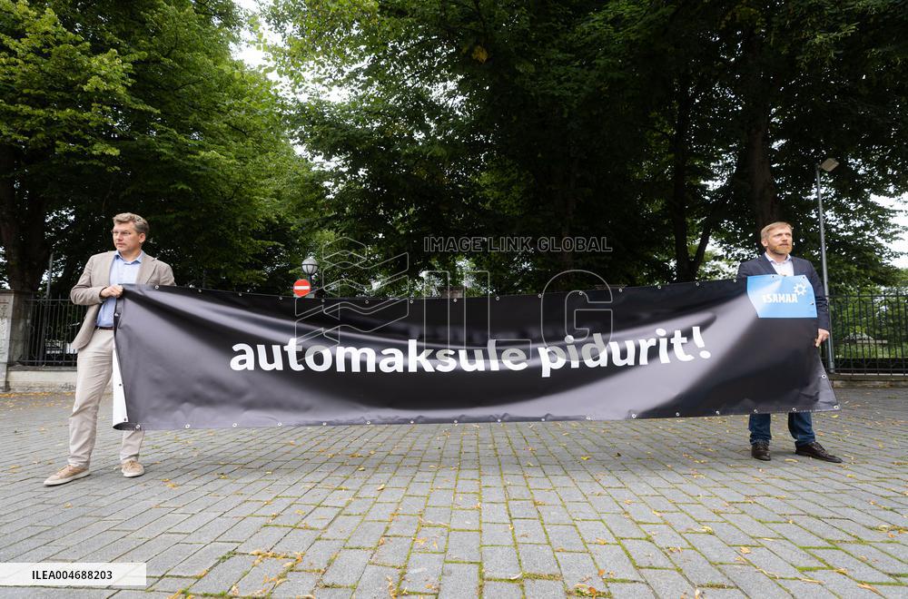 Protest against the vehicle tax