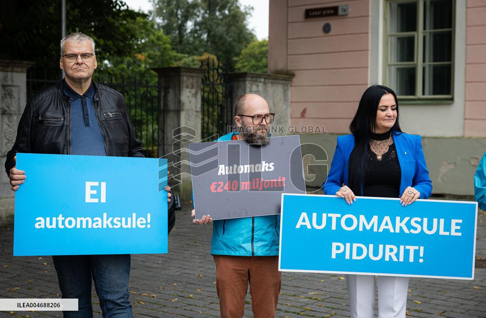 Protest against the vehicle tax