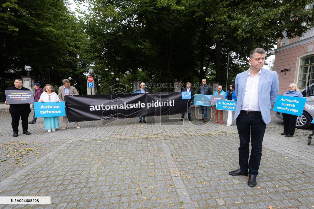 Protest against the vehicle tax