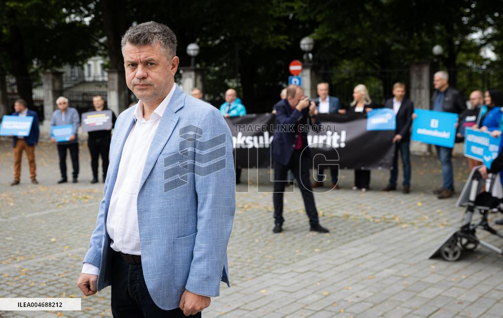 Protest against the vehicle tax