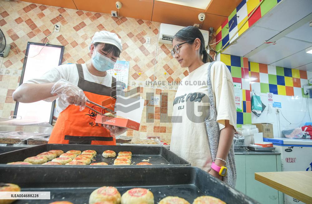 Mooncakes Manufacturing in Huzhou