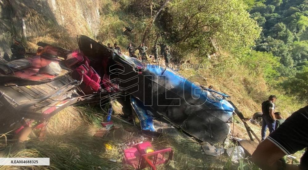 Sri Lanka Bus Crash Leaves 15 Dead