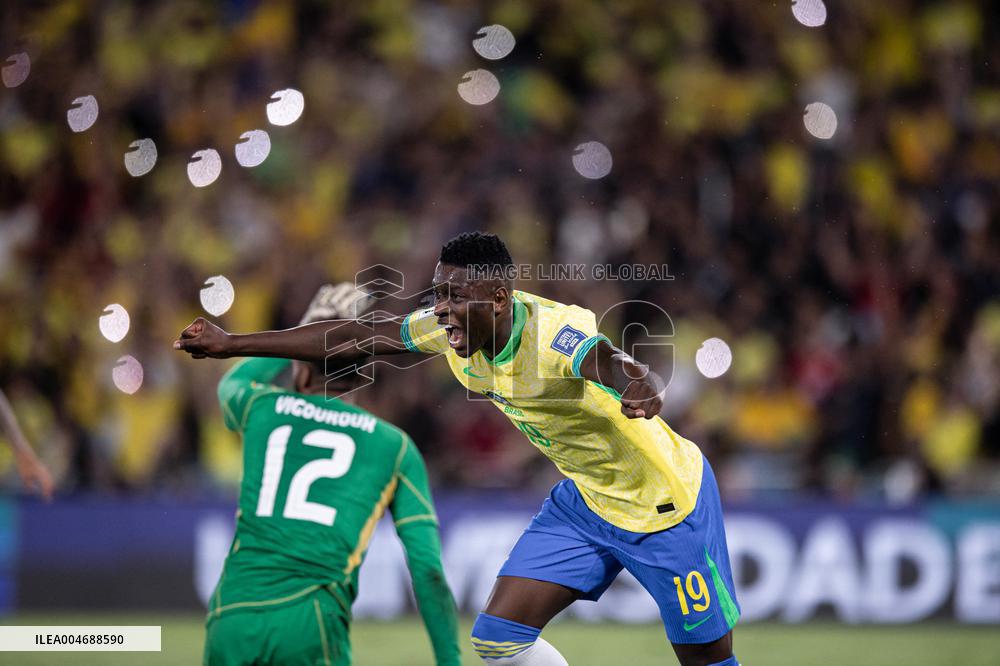 FIFA World Cup South American Qualifiers - Brazil v Chile