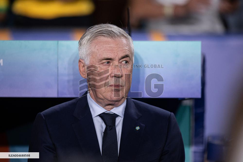 FIFA World Cup South American Qualifiers - Brazil v Chile