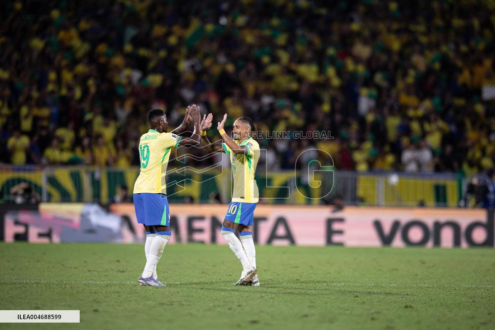 FIFA World Cup South American Qualifiers - Brazil v Chile