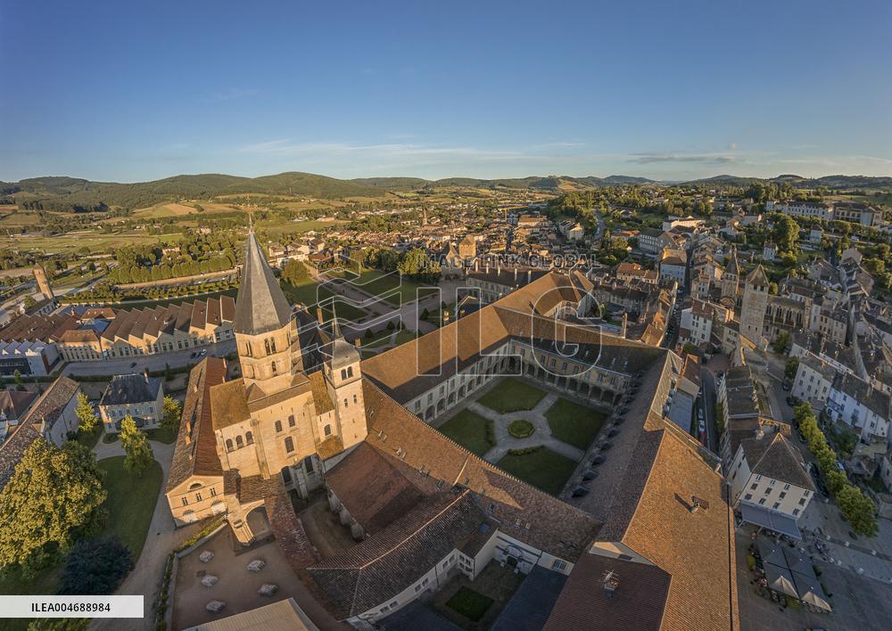 Illustration - Cluny