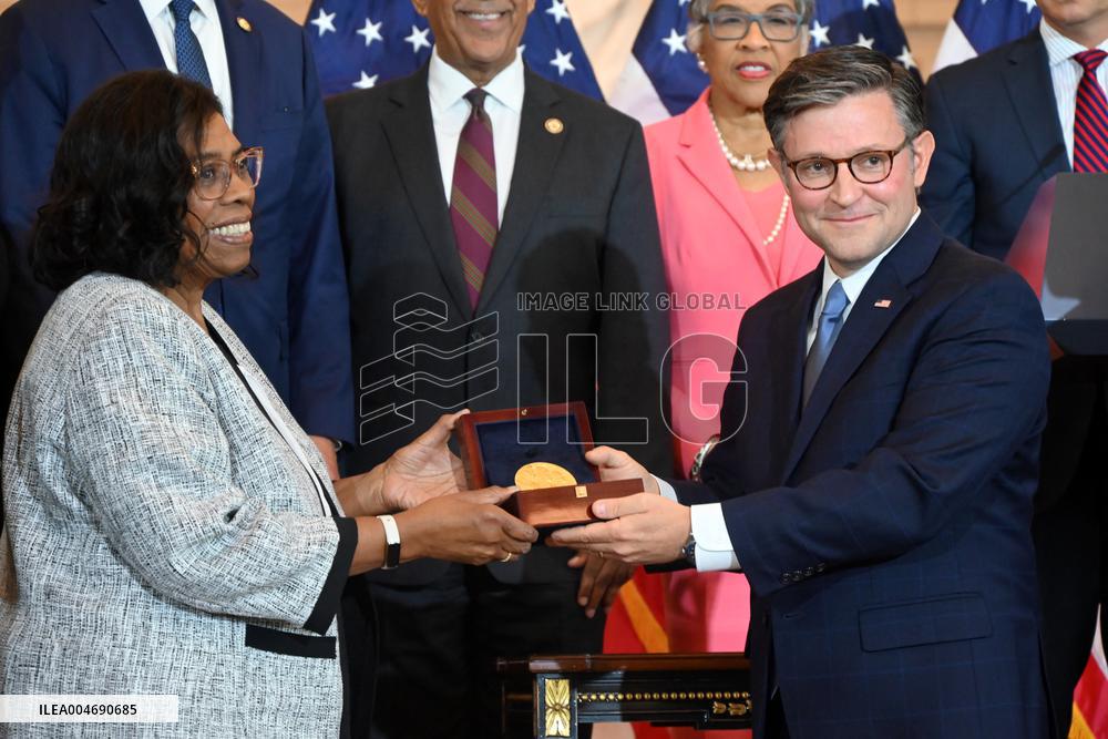 Speaker Johnson Presents Congressional Gold Medal honoring “Harlem Hellfighters of WW1