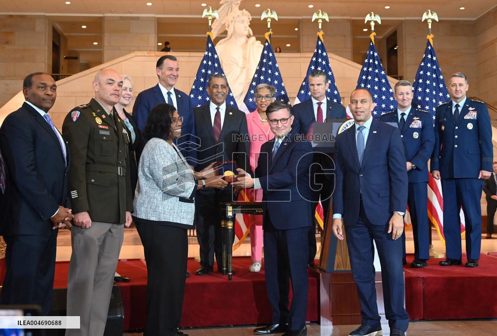 Speaker Johnson Presents Congressional Gold Medal honoring “Harlem Hellfighters of WW1