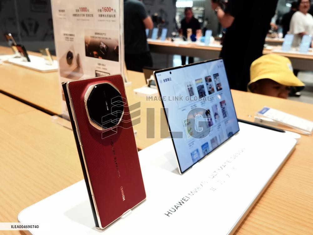 Huawei Mate XTs Smartphone