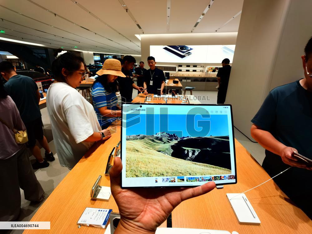 Huawei Mate XTs Smartphone