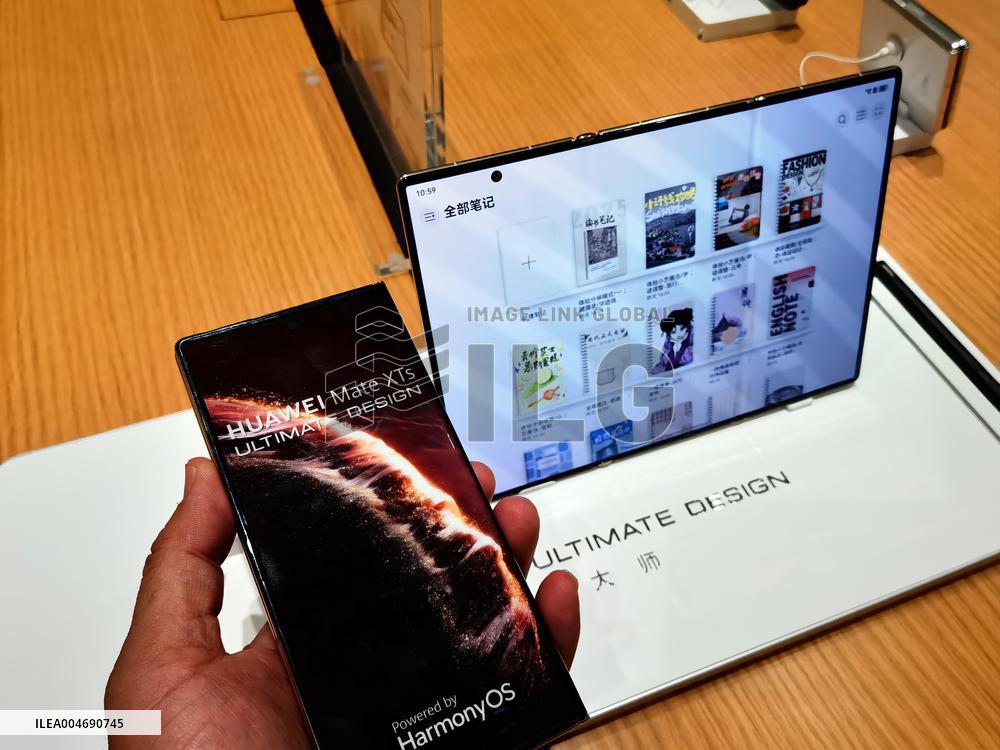 Huawei Mate XTs Smartphone