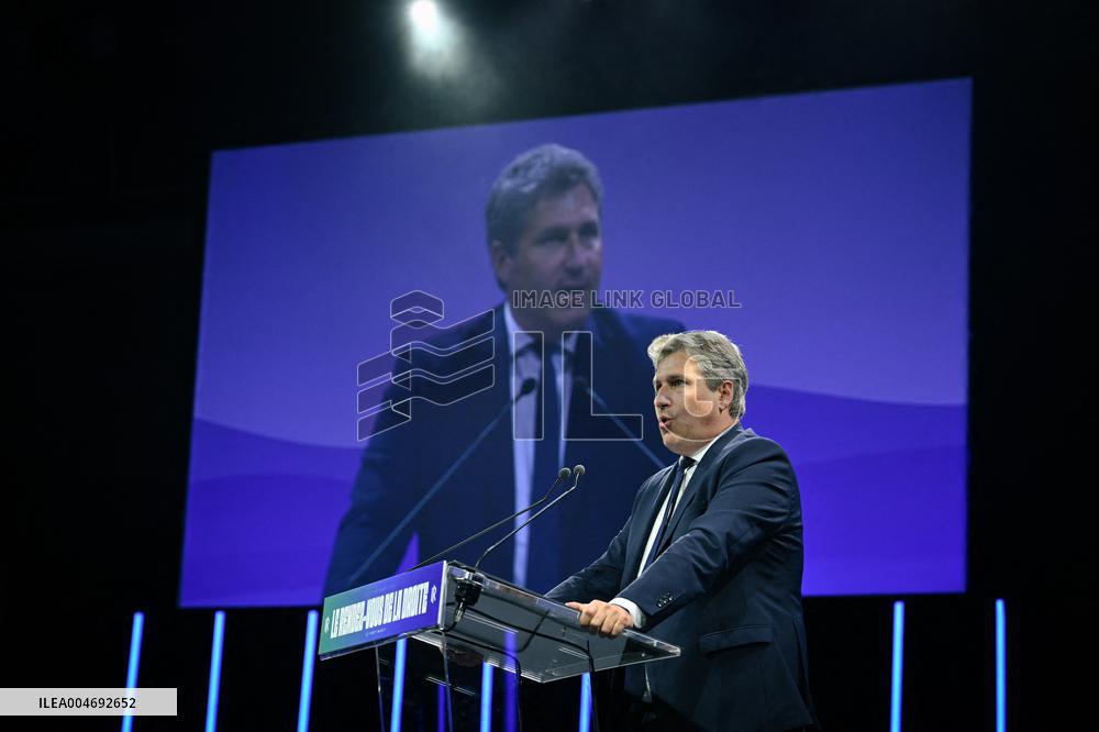 Les Republicains meeting near Paris FA