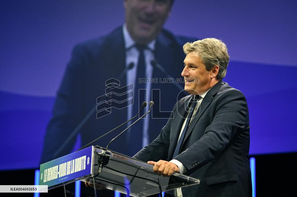 Les Republicains meeting near Paris FA