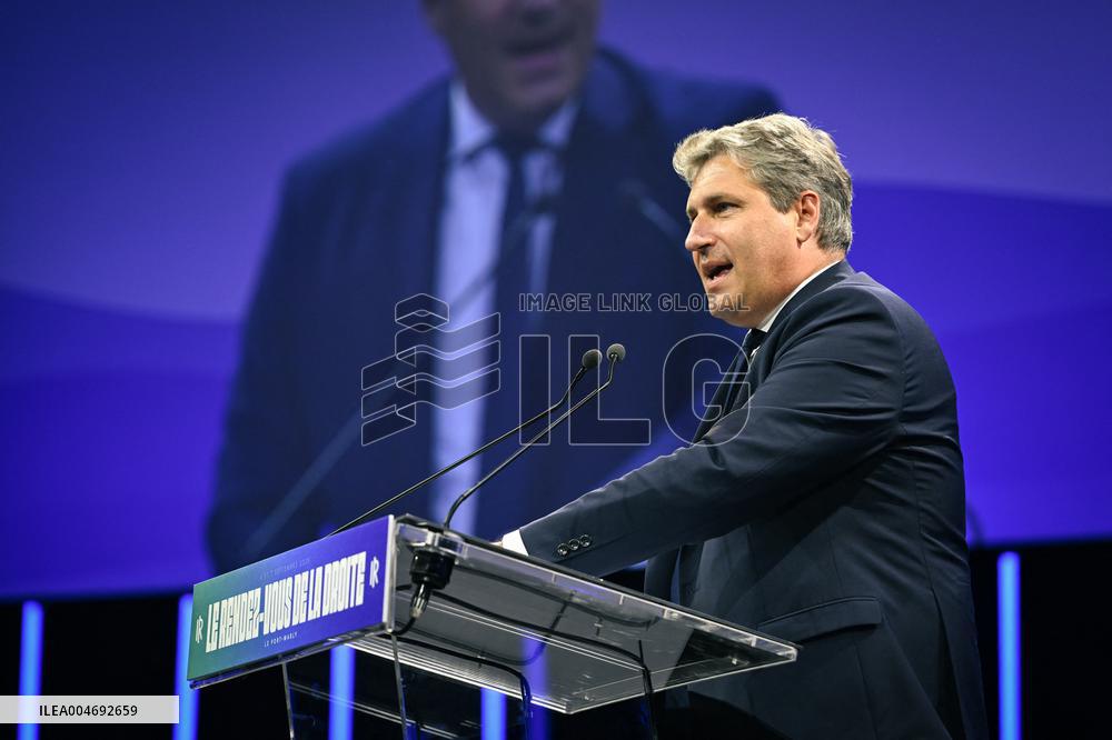 Les Republicains meeting near Paris FA