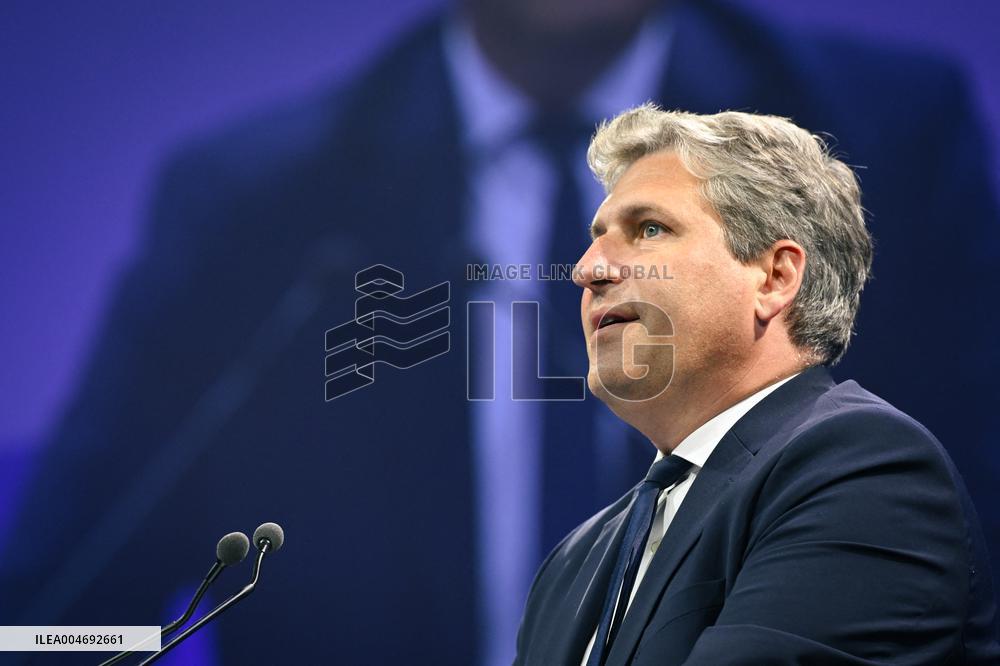 Les Republicains meeting near Paris FA