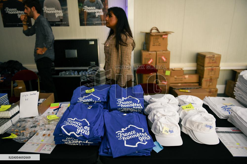 Les Republicains meeting near Paris FA