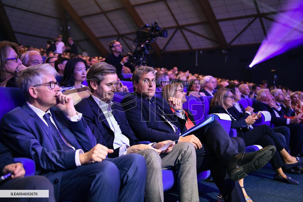 Les Republicains meeting near Paris FA