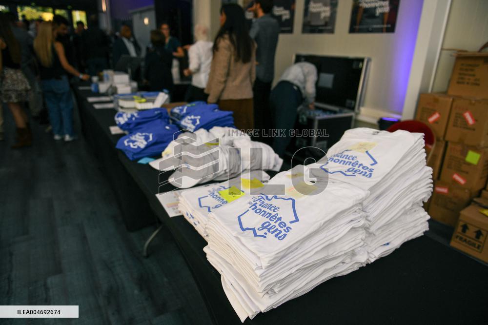 Les Republicains meeting near Paris FA