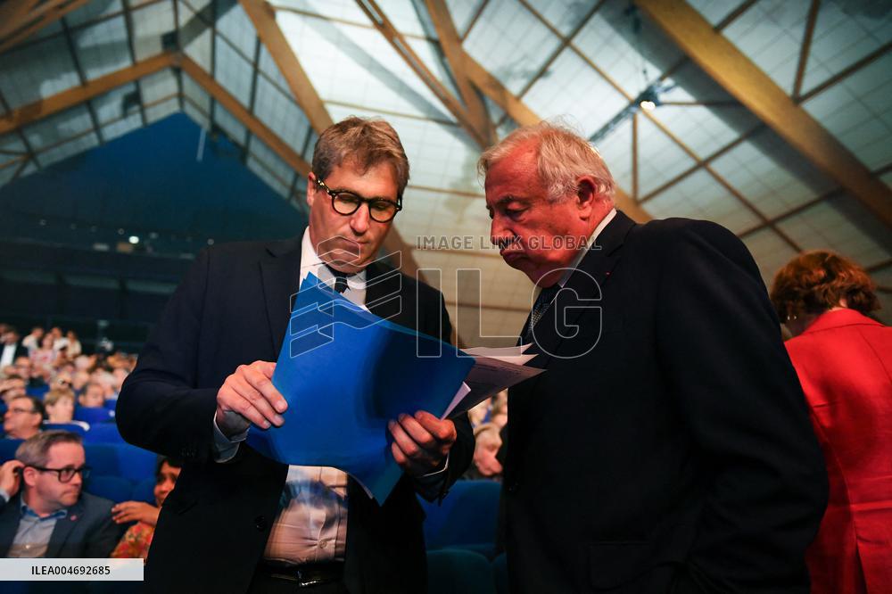 Les Republicains meeting near Paris FA