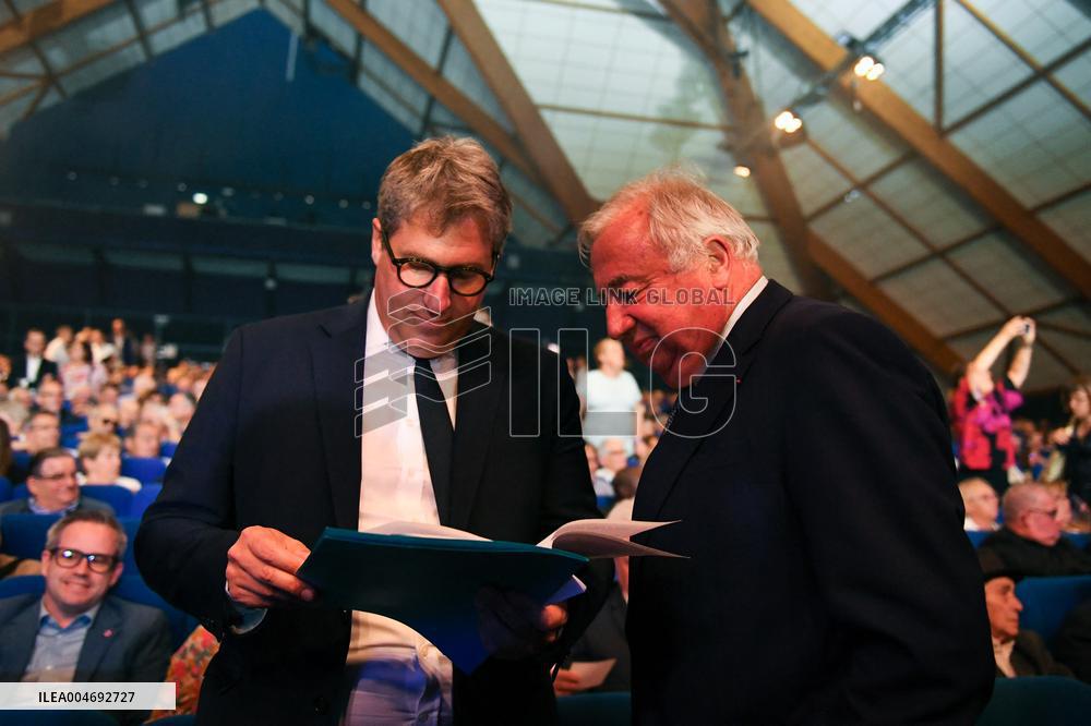 Les Republicains meeting near Paris FA