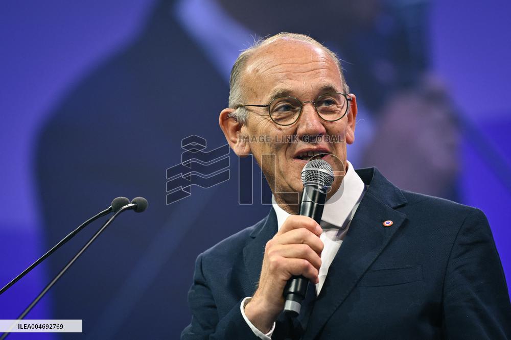 Les Republicains meeting near Paris FA