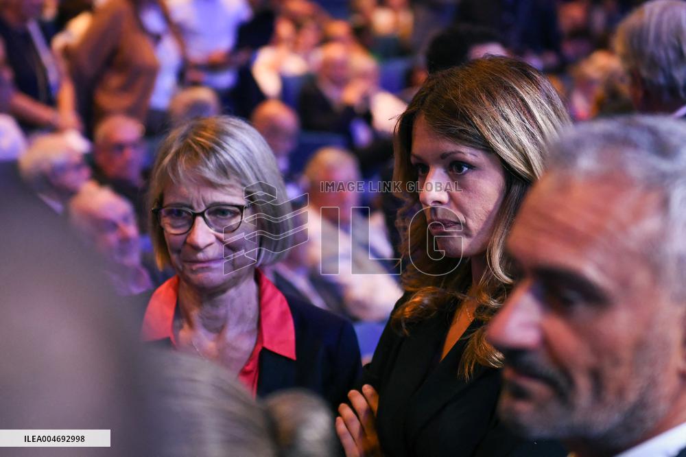 Les Republicains meeting near Paris FA