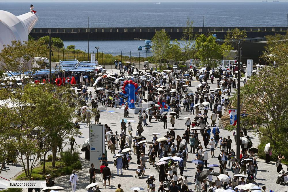 Osaka expo visitors hit 200,000