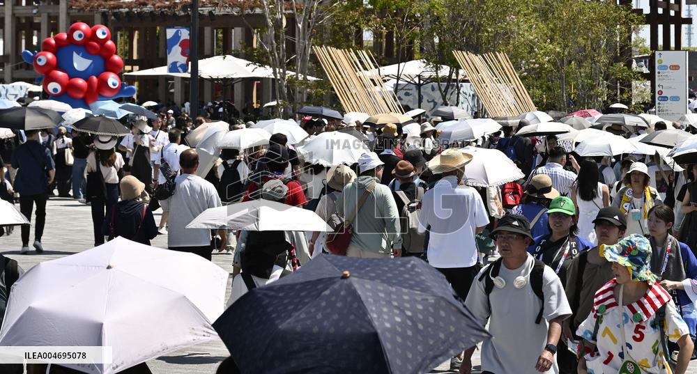 Osaka expo visitors hit 200,000