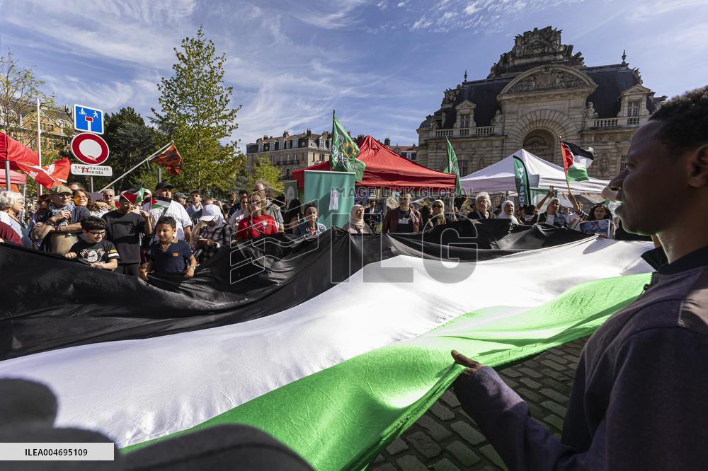 Jean-Luc Melenchon Speaks At Annual Flea Market - Lille