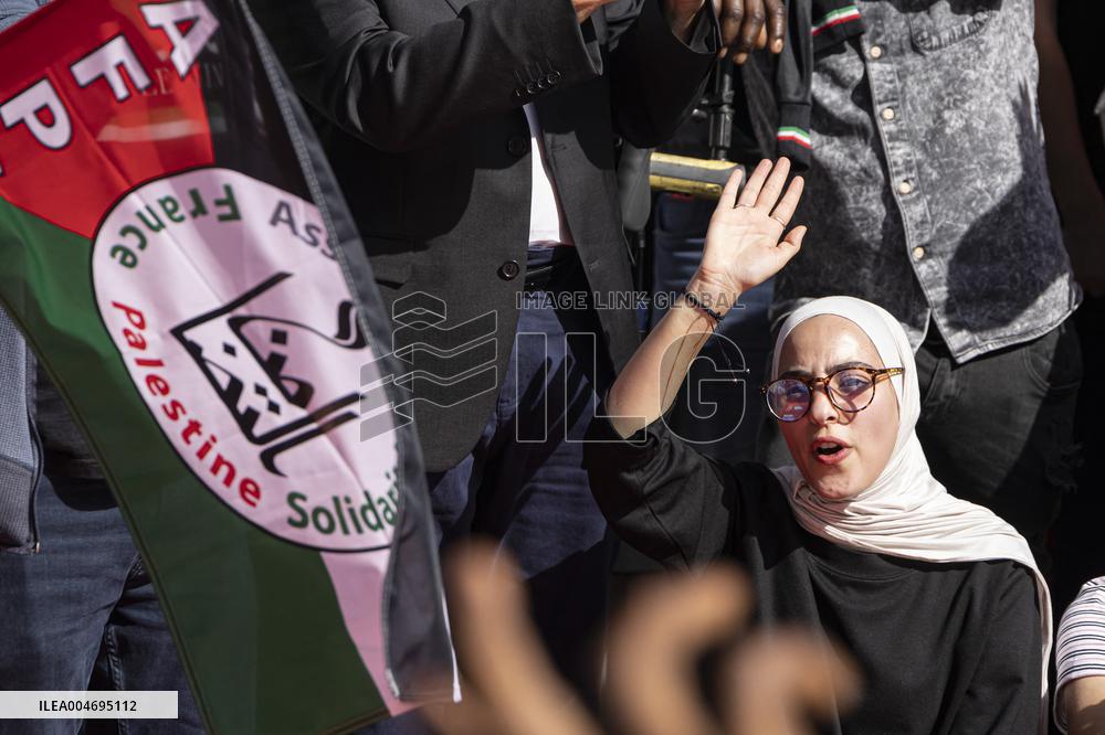 Jean-Luc Melenchon Speaks At Annual Flea Market - Lille