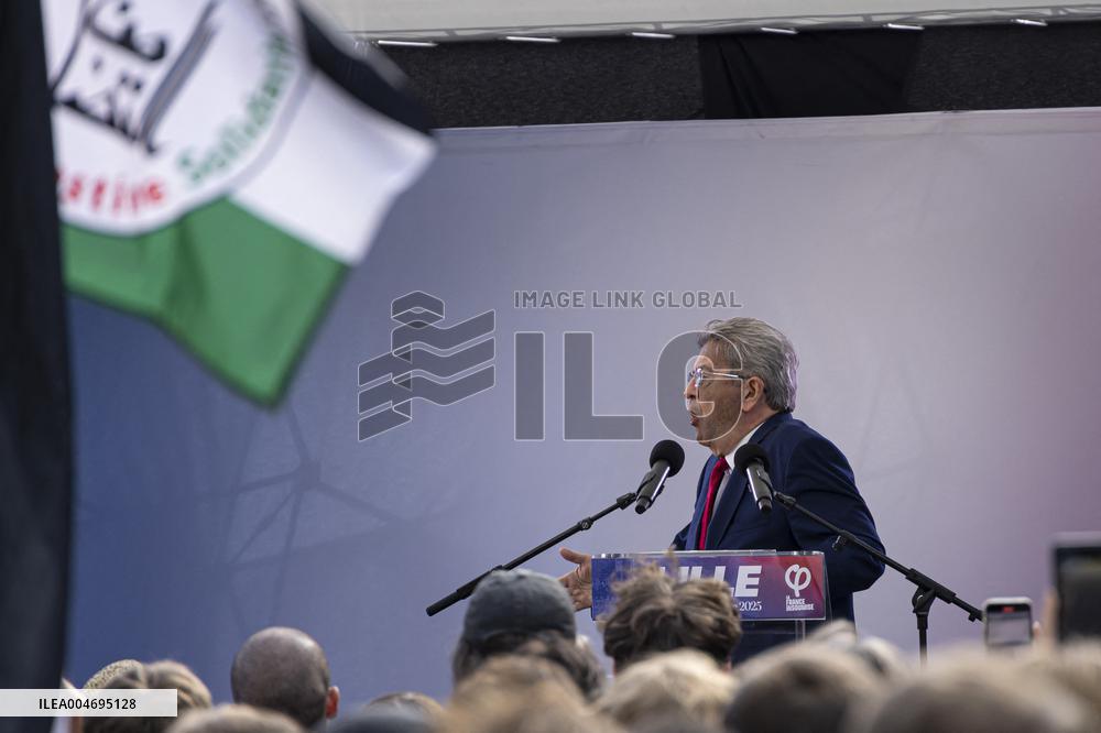 Jean-Luc Melenchon Speaks At Annual Flea Market - Lille