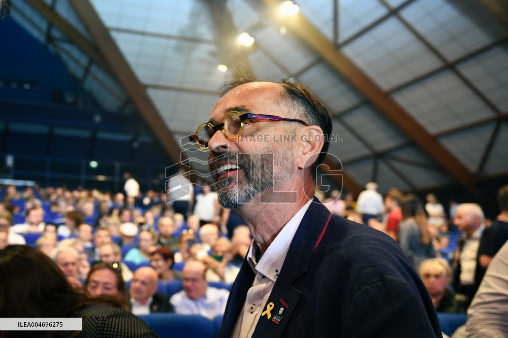 Les Republicains meeting in Paris FA