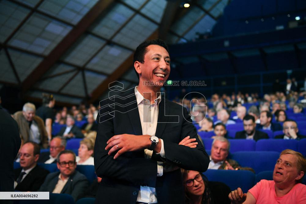 Les Republicains meeting in Paris FA